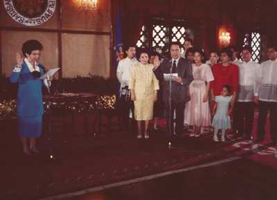 Oathtaking of Marcelo B. Fernan, administered by then President Corazon C. Aquino at the Malacañang Palace Ceremonial Hall.  Photo taken from the Marcelo B. Fernan Library.