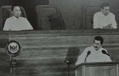 Senate President Marcelo B. Fernan listening intently to then President Estrada's 1st SONA. Photo taken from Presidential Museum and Library PH (2010-2016).